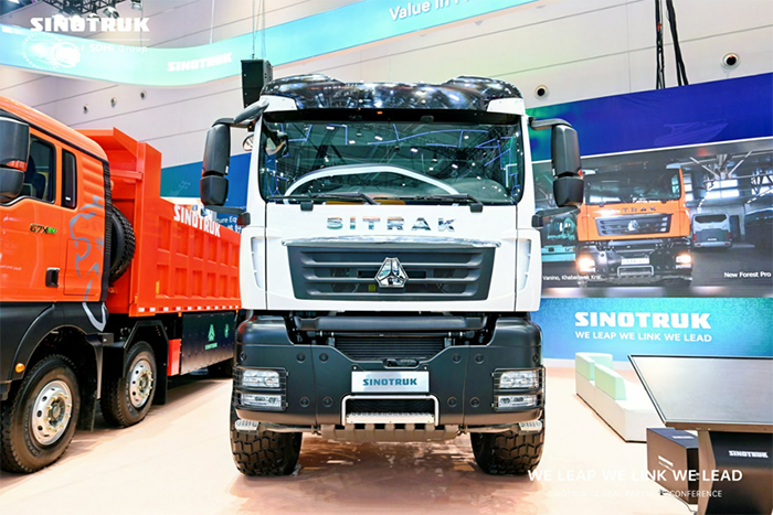 不止“全能”更“專(zhuān)精”！中國重汽全驅?xiě)鸺?，為特種運輸護航！