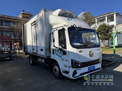 把新鮮托付給硬實(shí)力！陜汽德龍G300助卡友郭師傅贏(yíng)得長(cháng)久信賴(lài)