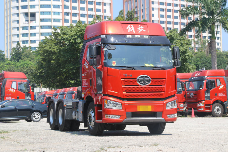 一汽解放 新J6P重卡 質(zhì)惠版2.0 420馬力 6X4 國五牽引車(chē)(CA4250P66K24T1A1E5)